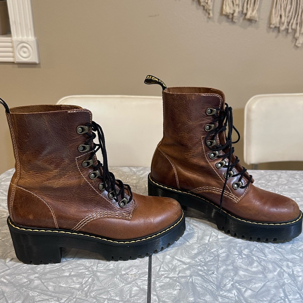 Dr martens Leona combat boot